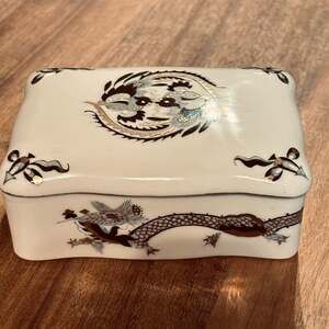 Hokutosha occupied Japan dragon porcelain trinket box